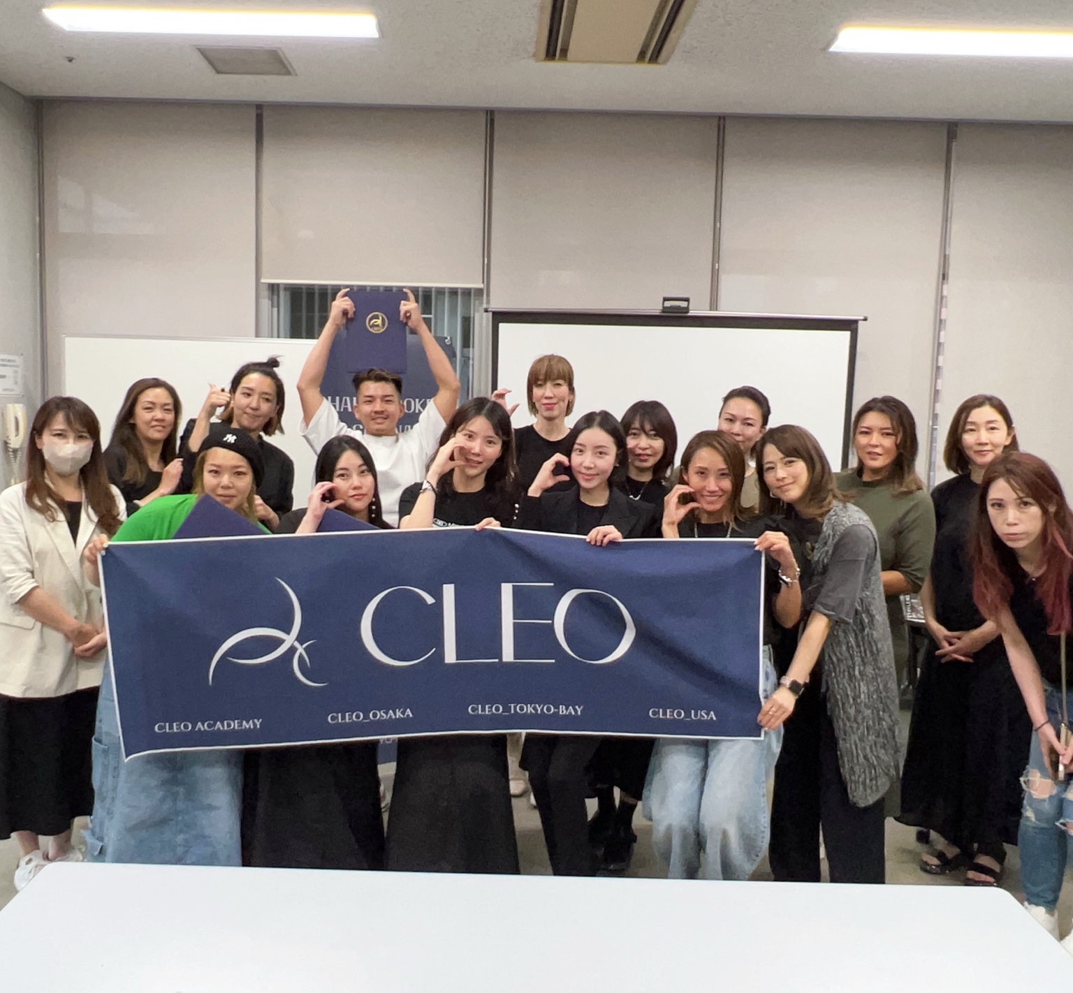 The CLEO community